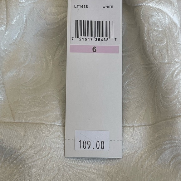 London Times Ivory Ruffle Dress size 6 - Picture 8 of 11